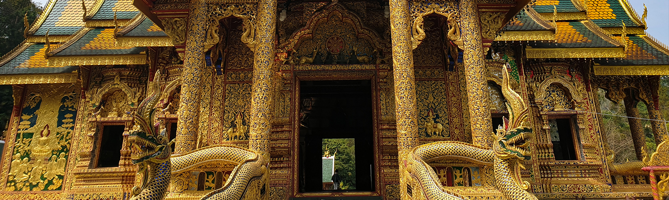 Wat Phraphattahababat Si Roi Temple